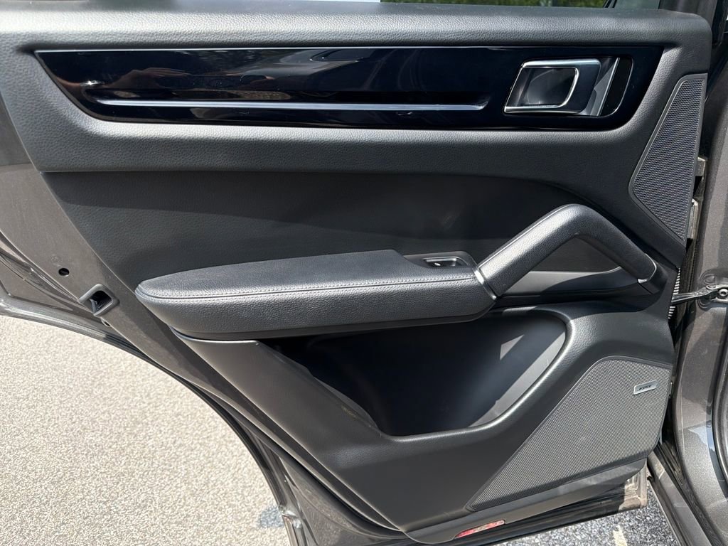Used 2021 Porsche Cayenne Coupe image 32