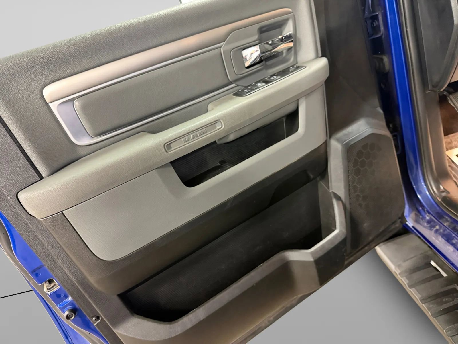 Used 2014 RAM 1500 Outdoorsman image 16