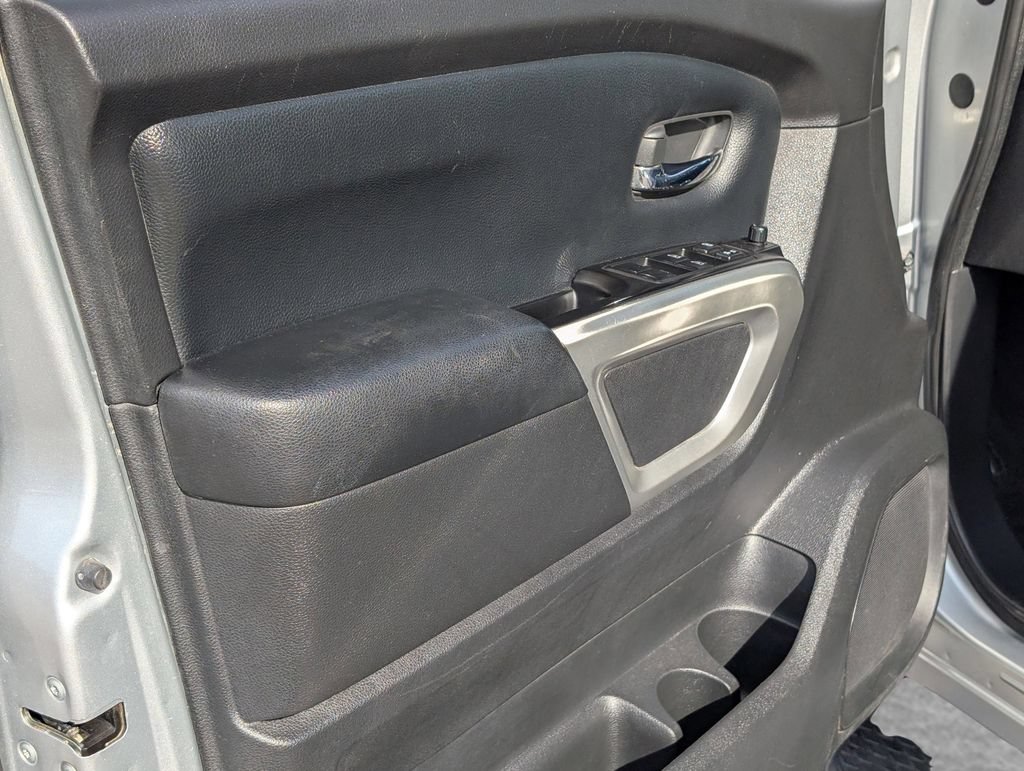 Used 2019 Nissan Titan SV AWD/4WD image 15