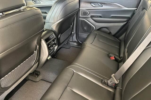 New 2026 Jeep Grand Cherokee Limited AWD/4WD image 9