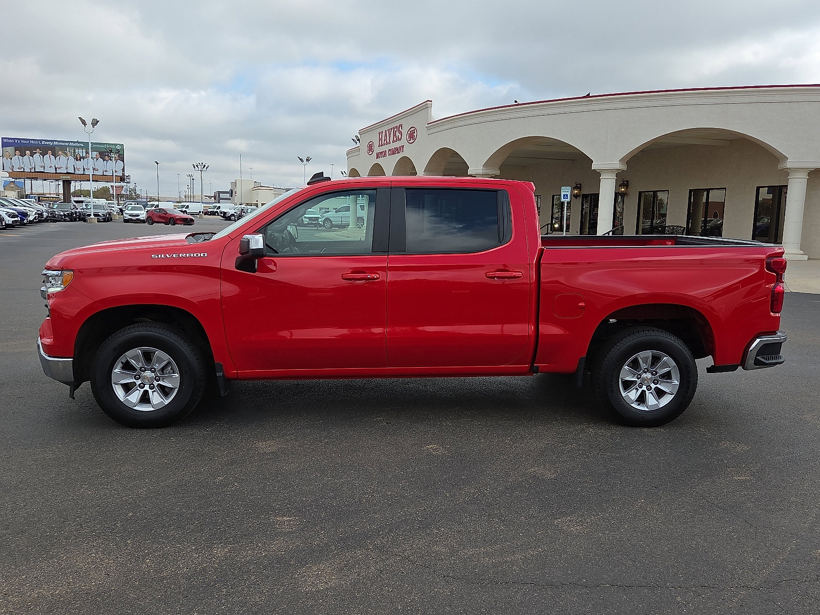 Used 2025 Chevrolet Silverado 1500 LT image 2