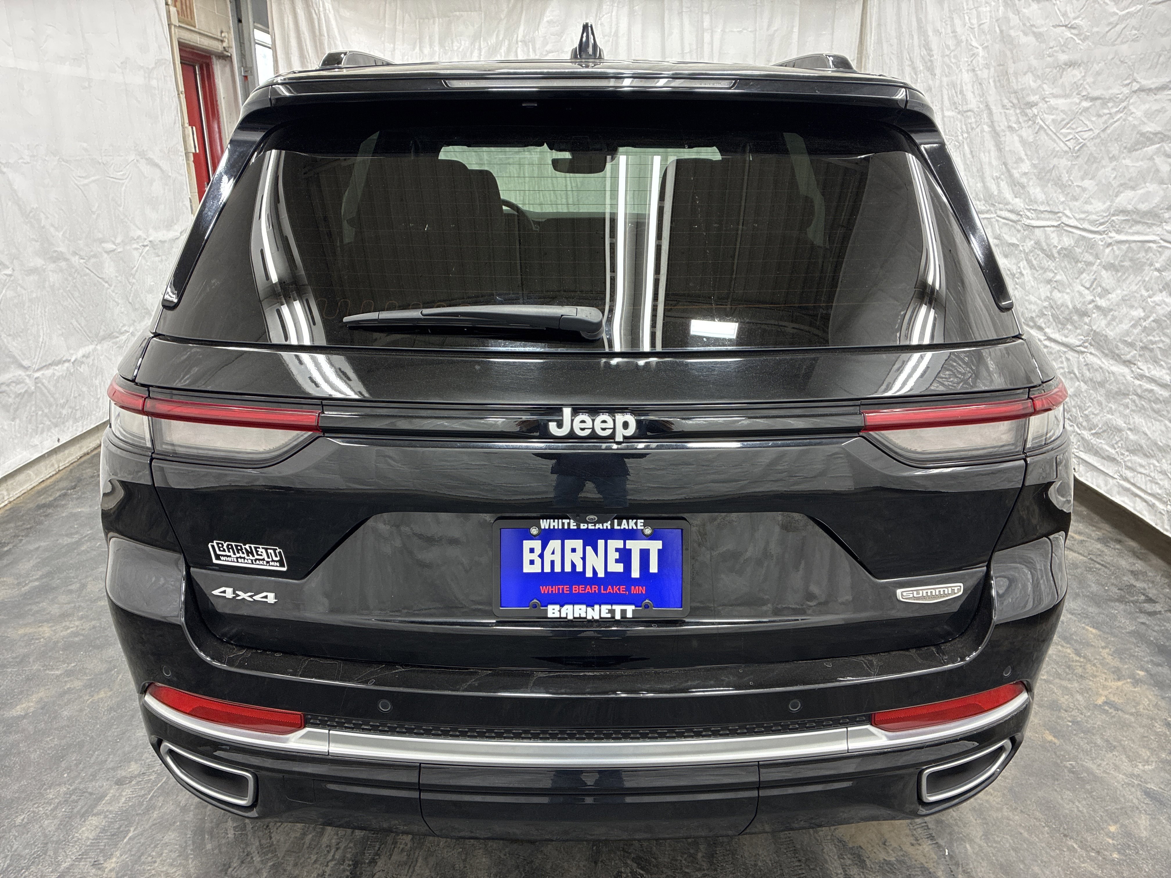 Certified 2024 Jeep Grand Cherokee Summit AWD/4WD image 9