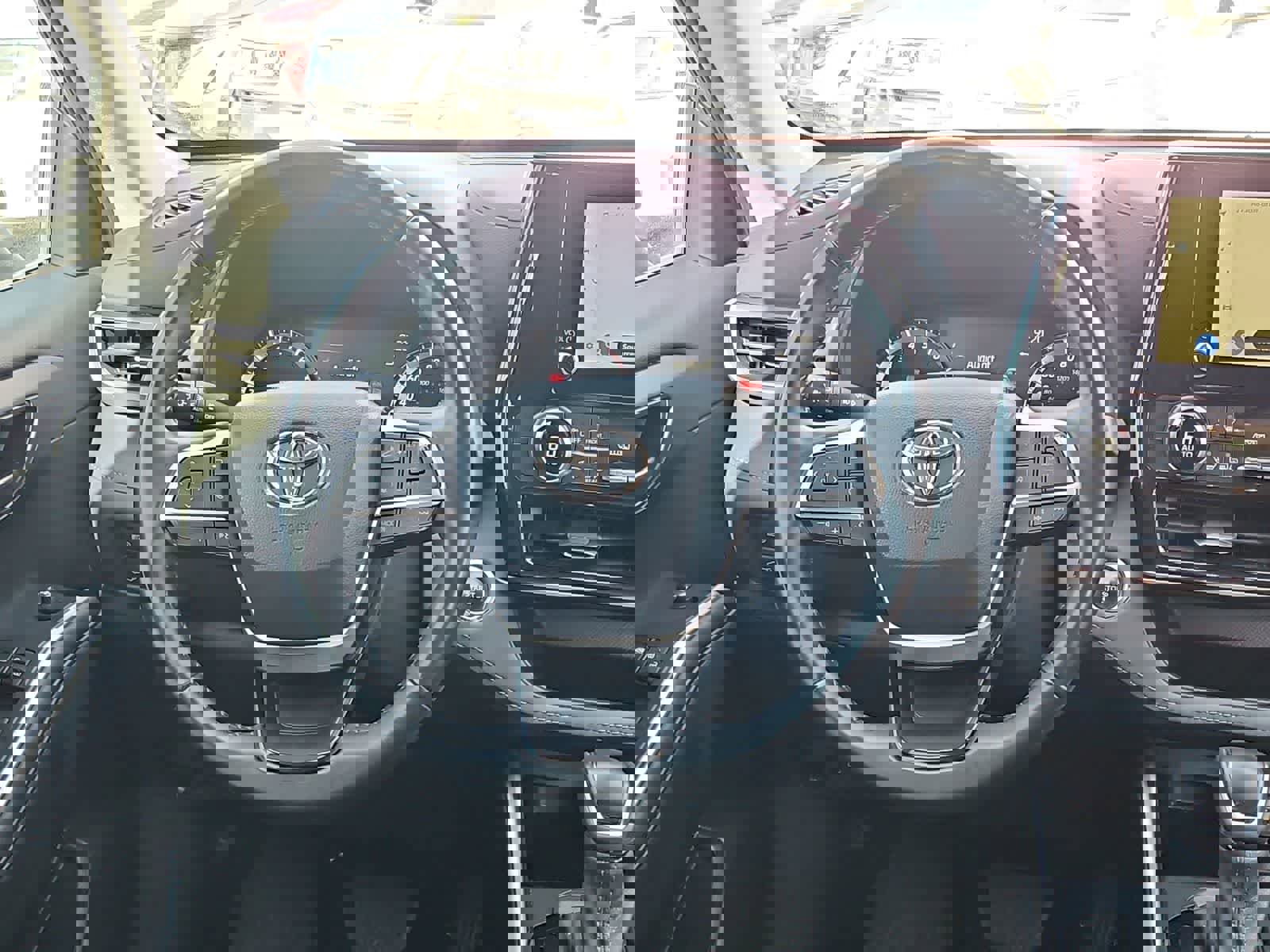 Used 2023 Toyota Highlander LE image 22