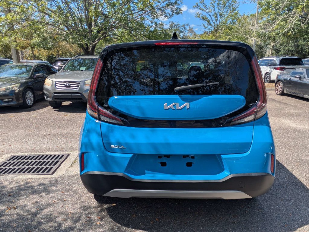 Used 2023 Kia Soul S FWD image 4