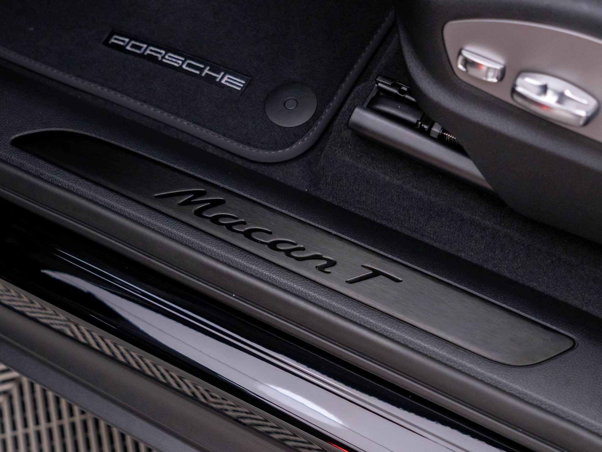 New 2026 Porsche Macan Turbo AWD/4WD image 16