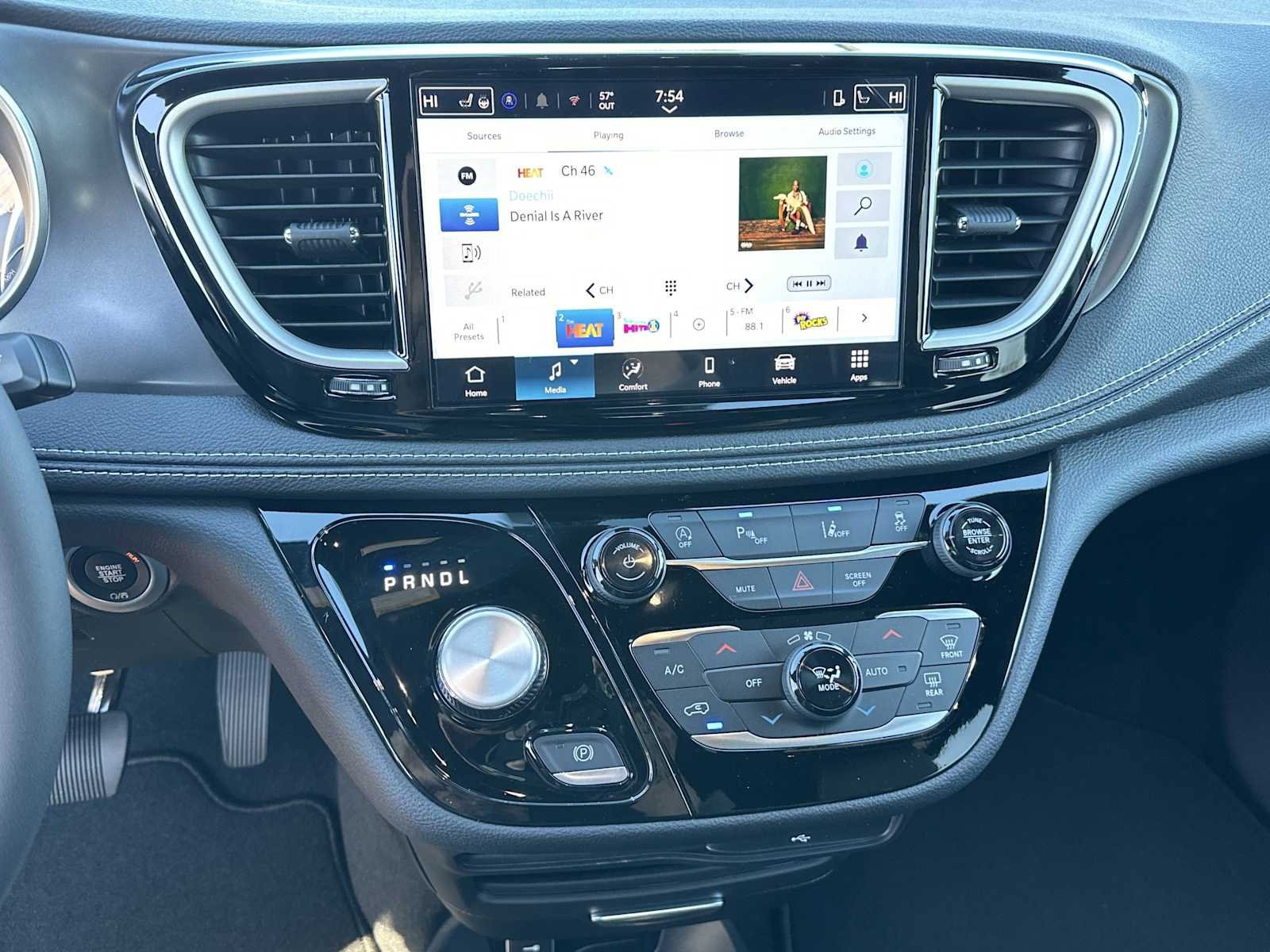 New 2026 Chrysler Pacifica Select FWD image 25