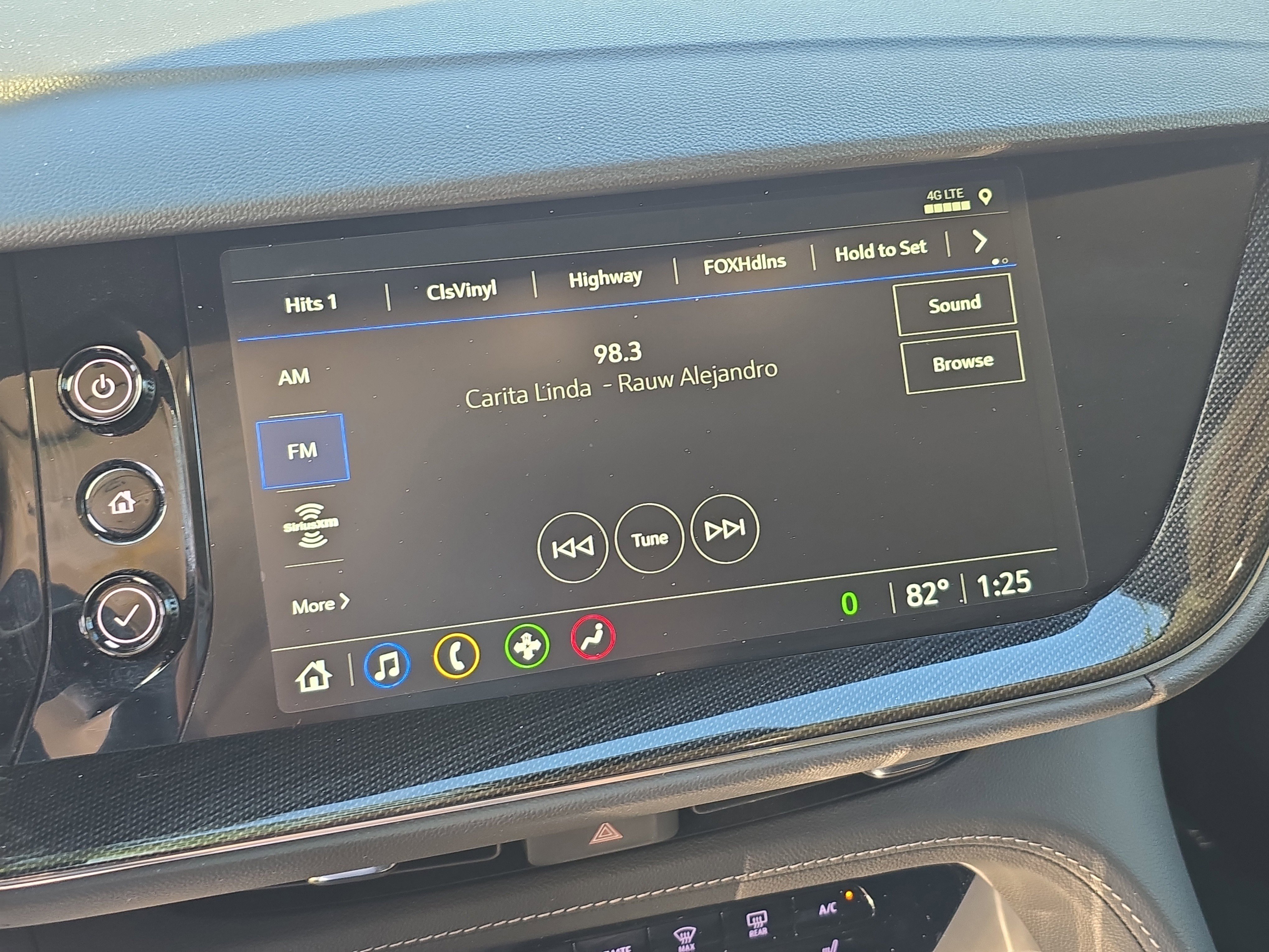 Used 2023 Buick Envision Essence image 25