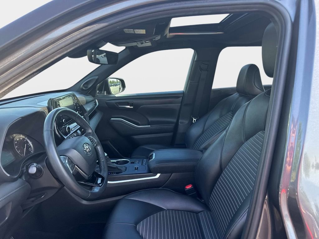 Used 2021 Toyota Highlander XSE image 18