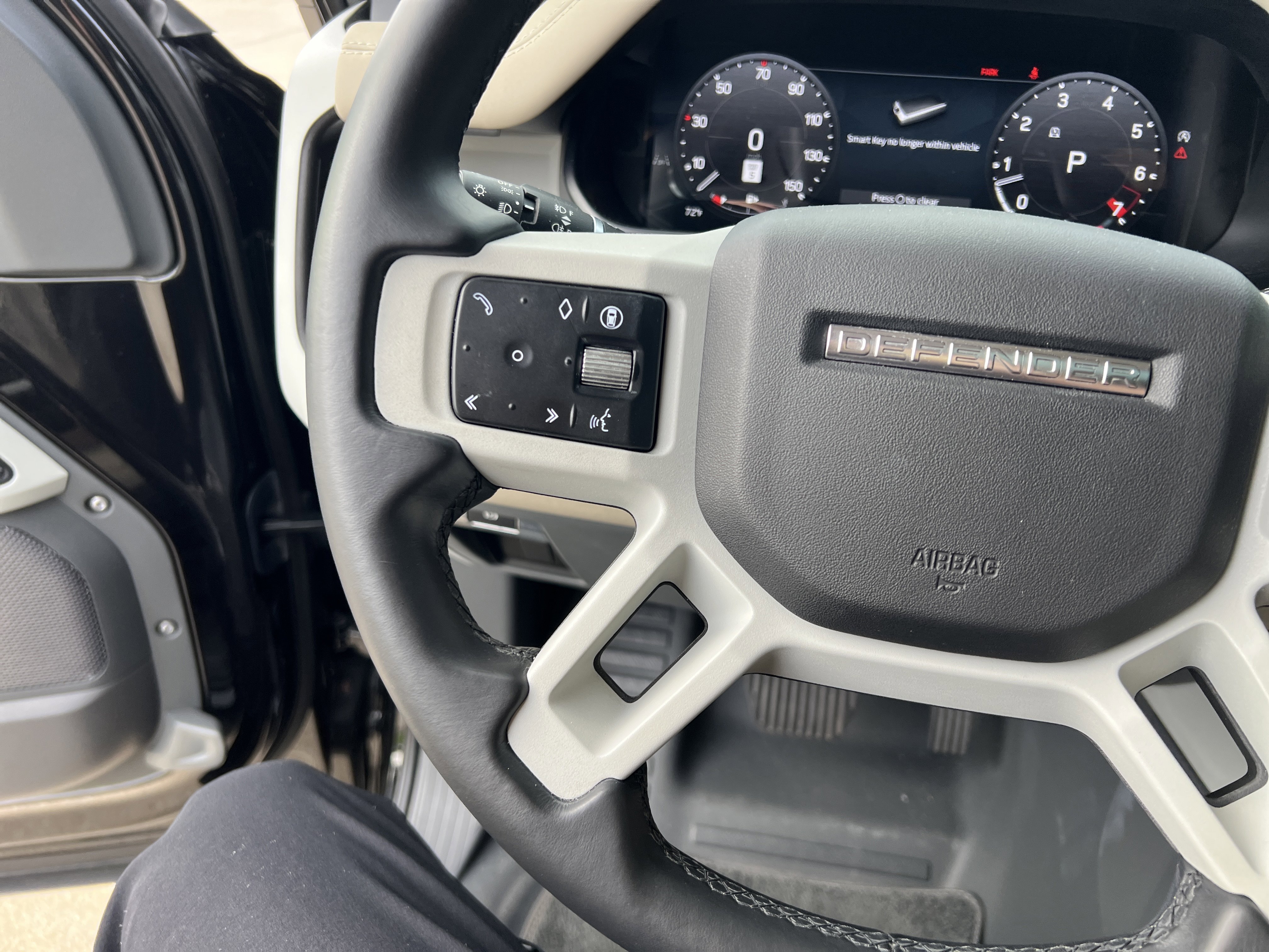 Used 2024 Land Rover Defender 110 X-Dynamic SE AWD/4WD image 17