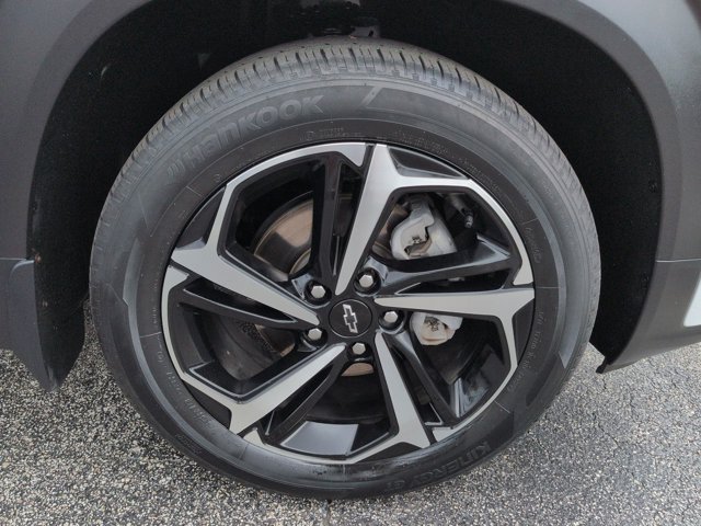 Used 2023 Chevrolet TrailBlazer RS w/ Sun and Liftgate Package FWD image 11