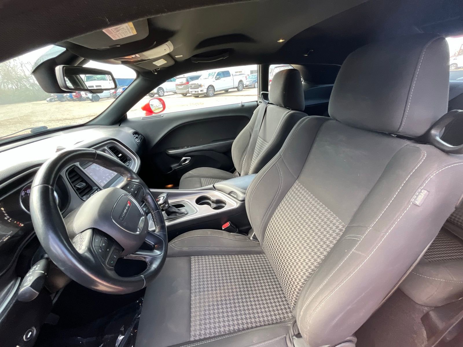 Used 2019 Dodge Challenger SXT image 4