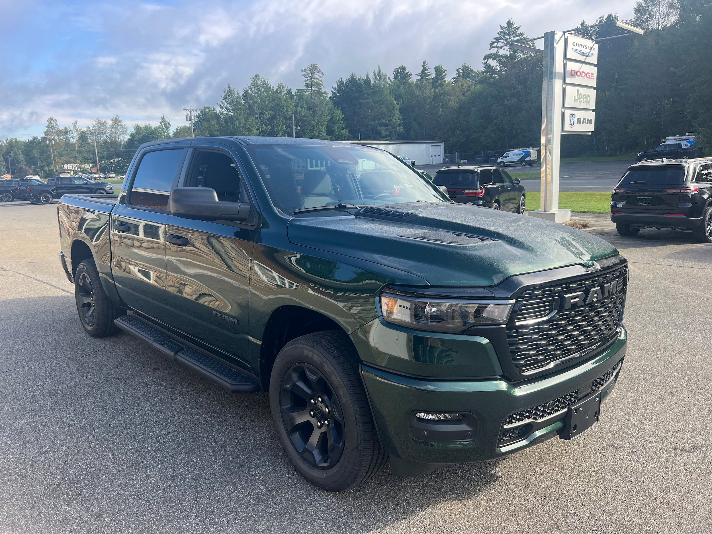 New 2026 RAM 1500 Express AWD/4WD image 3