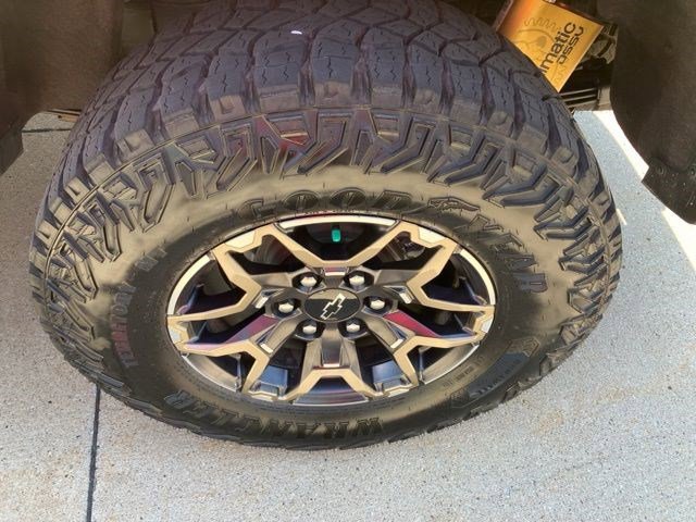 Used 2024 Chevrolet Colorado ZR2 w/ ZR2 Convenience Package III AWD/4WD image 27