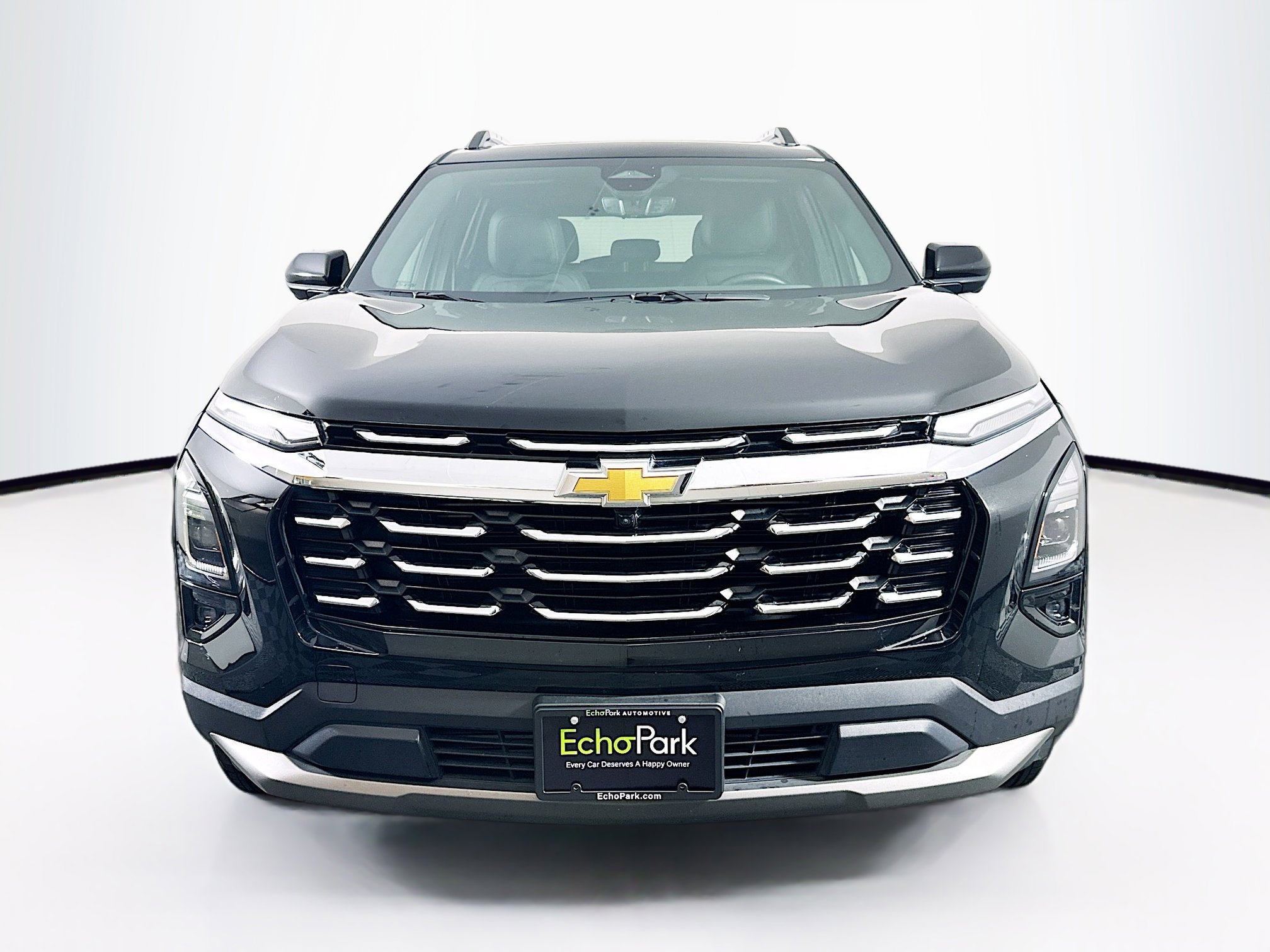 Used 2025 Chevrolet Equinox LT w/ Convenience Package II image 2