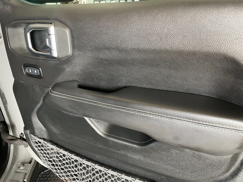 Used 2020 Jeep Gladiator Overland AWD/4WD image 28