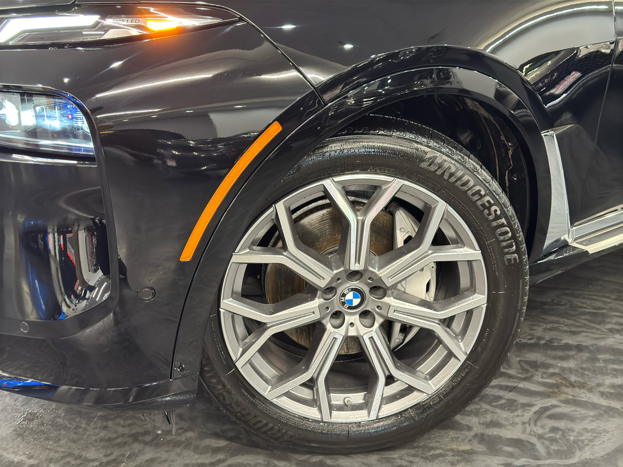 Used 2023 BMW X7 xDrive40i w/ Premium Package image 5