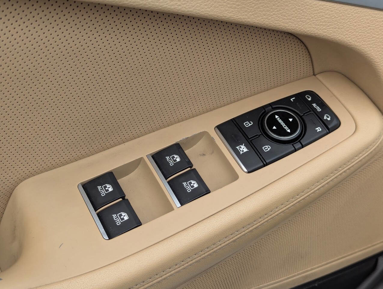 Used 2015 Hyundai Genesis 5.0 image 25