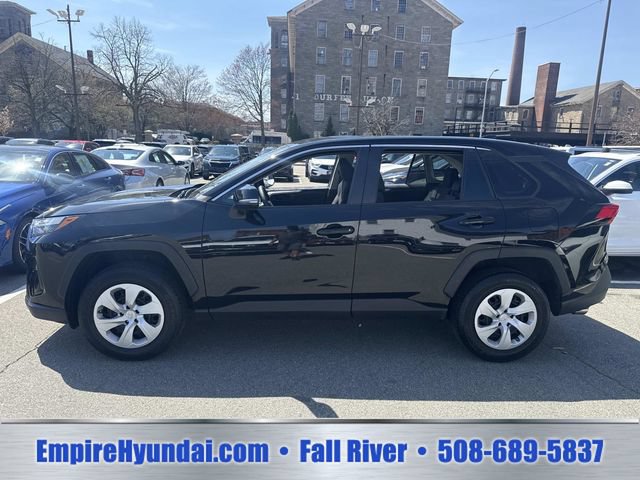 Used 2024 Toyota RAV4 LE AWD/4WD image 10
