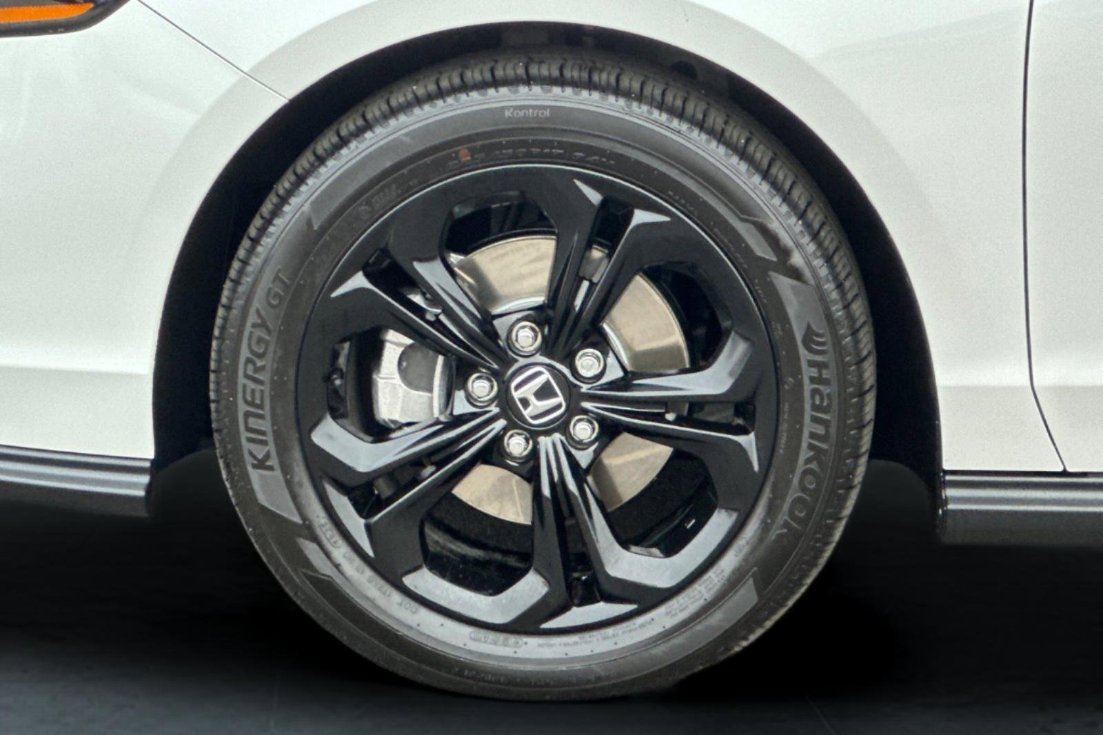 Certified 2025 Honda Accord SE image 25