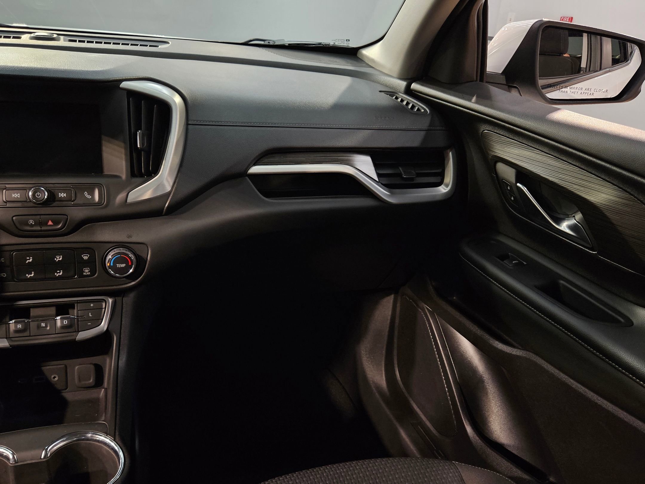 Used 2024 GMC Terrain SLE image 11