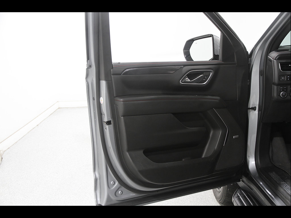 Used 2023 Chevrolet Tahoe RST w/ Luxury Package AWD/4WD image 4