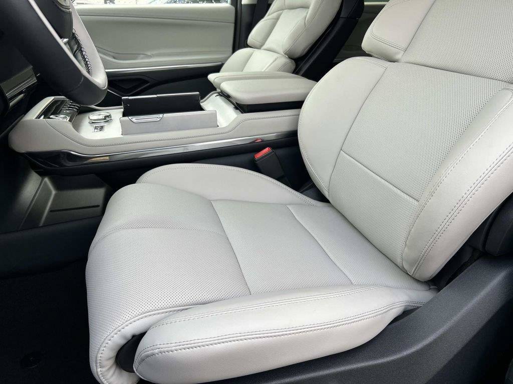 New 2026 Lincoln Navigator L Premier AWD/4WD image 13