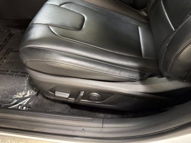 Used 2024 Hyundai Elantra Limited image 16