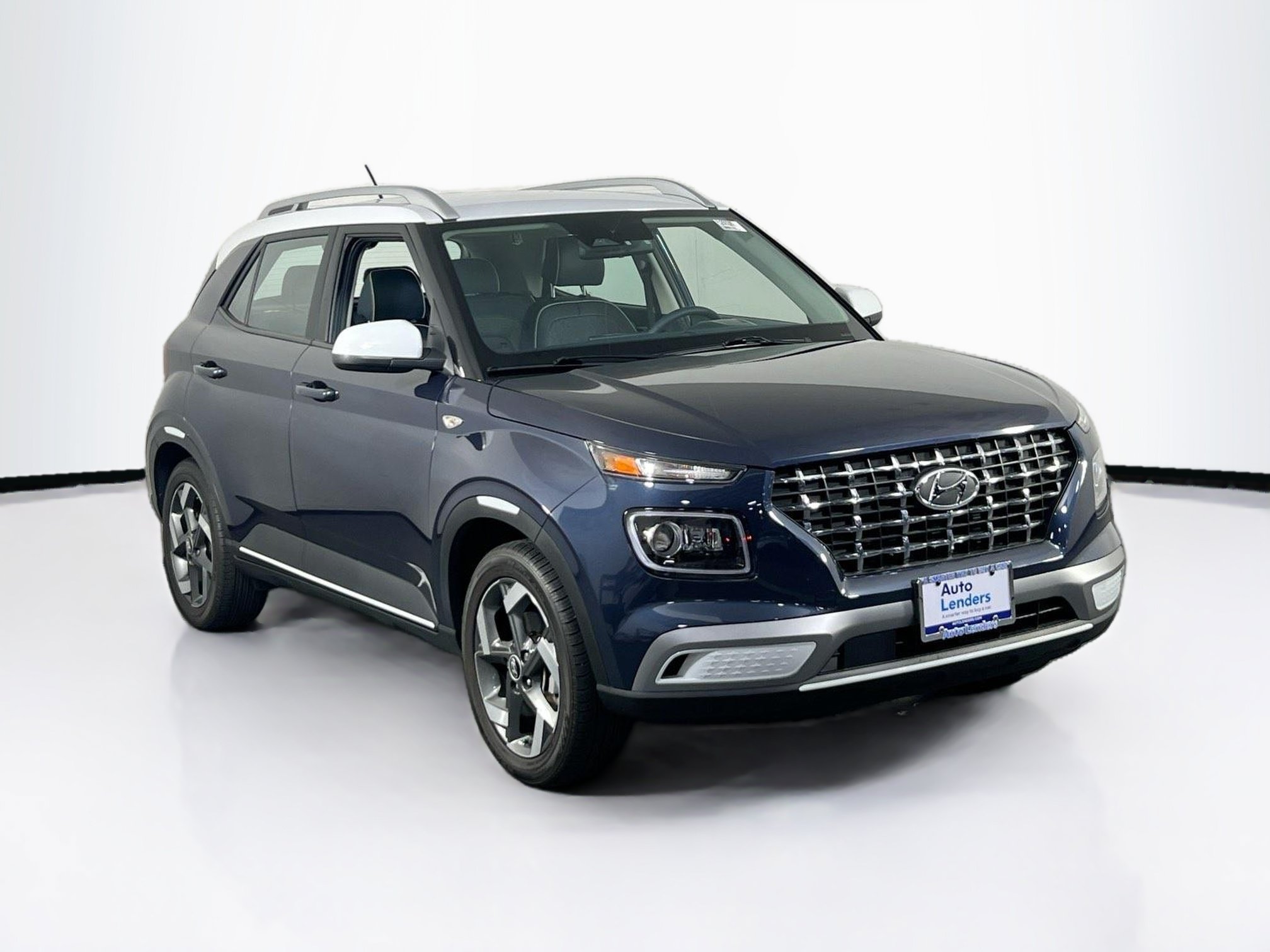 Used 2023 Hyundai Venue Limited FWD image 3