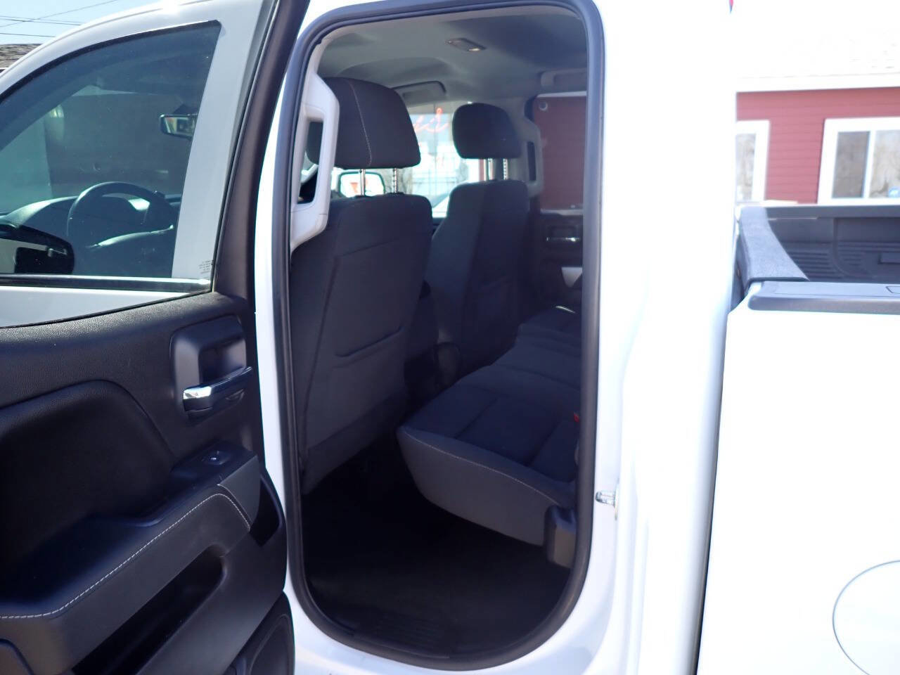Used 2018 Chevrolet Silverado 1500 LT w/ Trailering Package AWD/4WD image 8