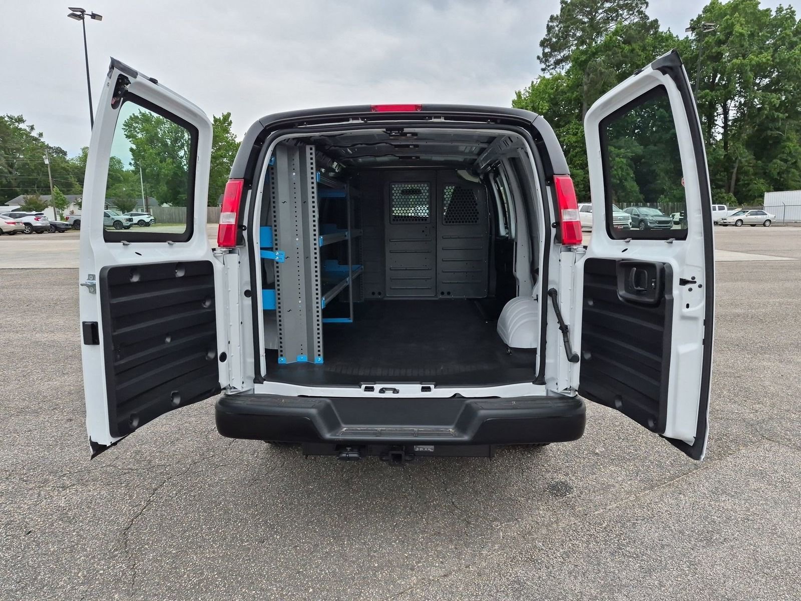 New 2026 GMC Savana 2500 w/ Enhanced Convenience Package RWD image 24