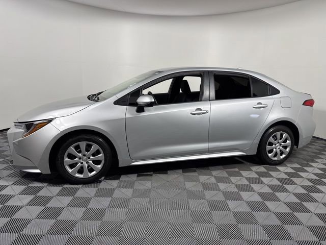 Used 2024 Toyota Corolla LE image 3