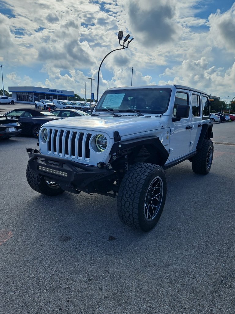 Used 2018 Jeep Wrangler Unlimited Sahara AWD/4WD image 3