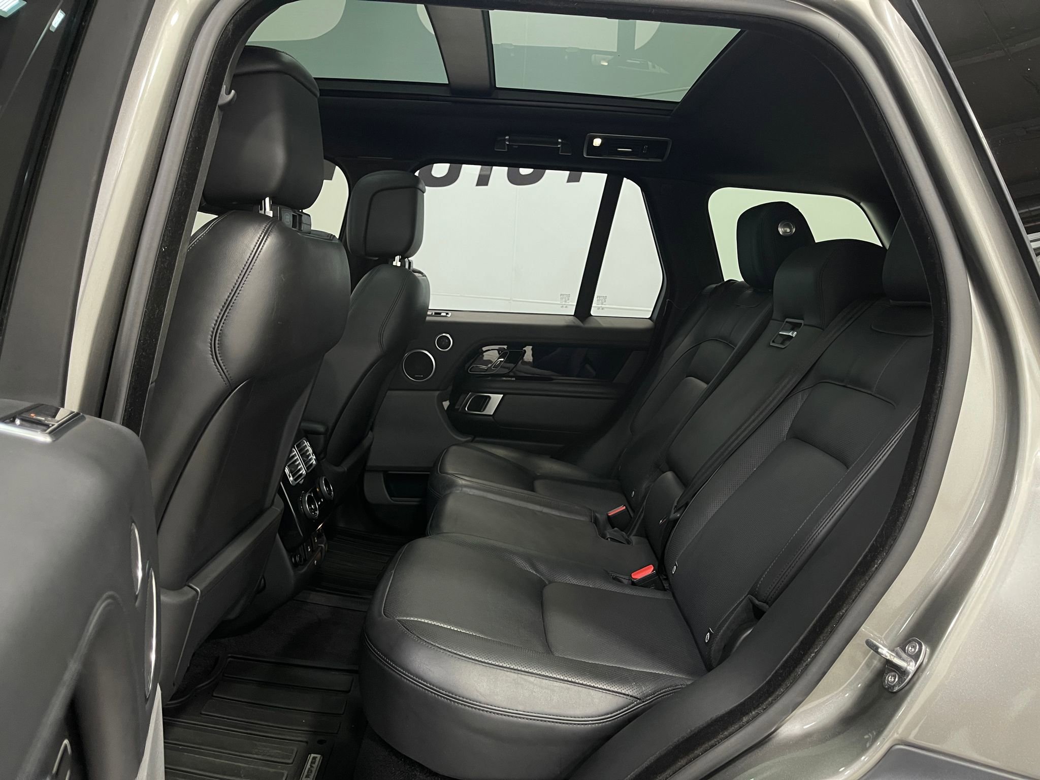 Used 2019 Land Rover Range Rover Supercharged AWD/4WD image 30