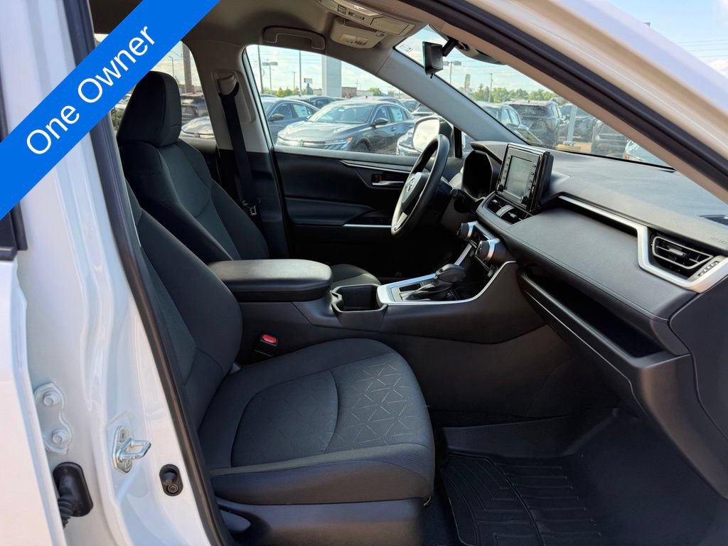 Used 2022 Toyota RAV4 XLE FWD image 12