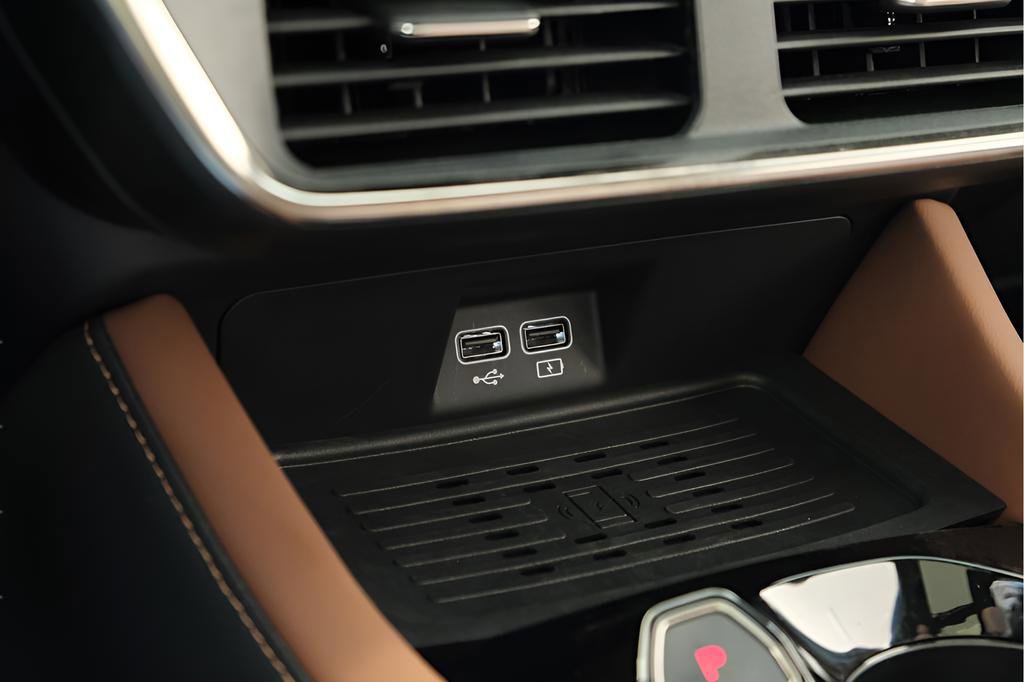 New 2025 VinFast VF 8 Plus AWD/4WD image 12