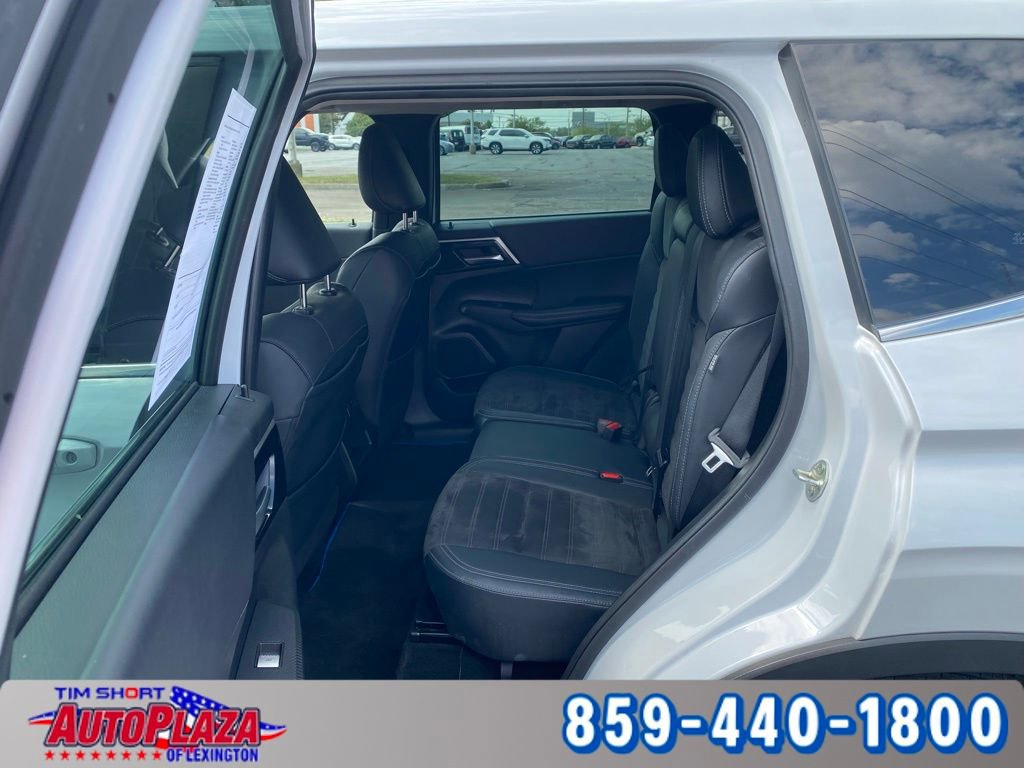 Used 2023 Mitsubishi Outlander SE image 23