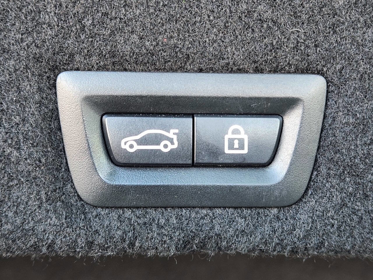 Used 2016 BMW 750i xDrive image 18