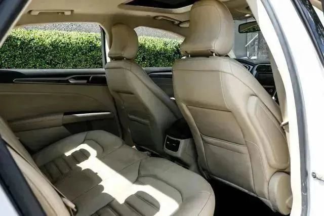 Used 2016 Ford Fusion SE w/ Equipment Group 502A image 43