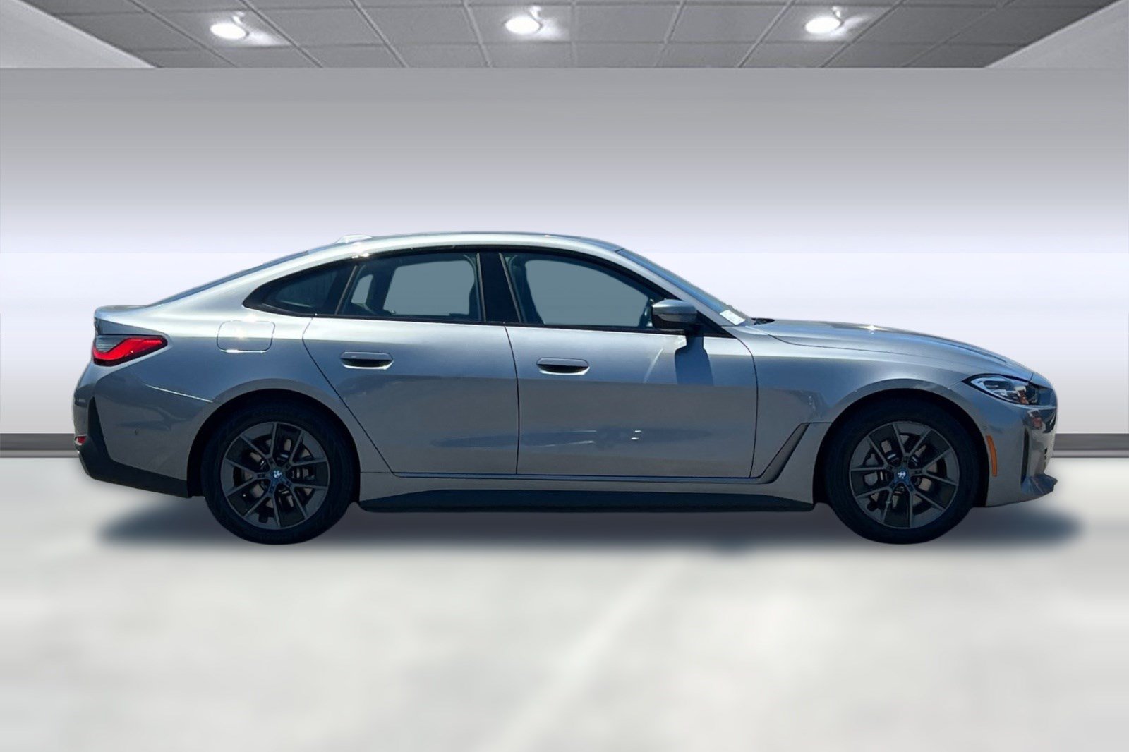 Used 2023 BMW i4 eDrive35 RWD image 7