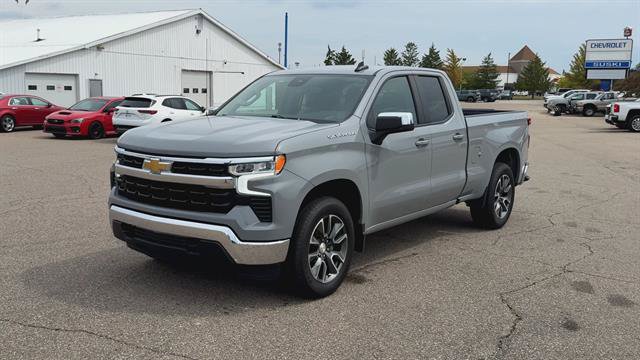 Used 2024 Chevrolet Silverado 1500 LT AWD/4WD image 4