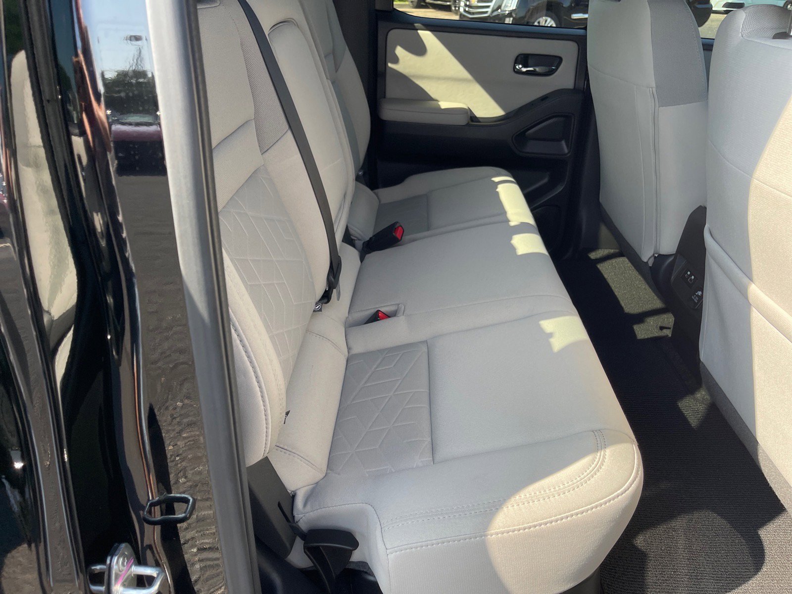 Used 2025 Nissan Frontier SV w/ SV Convenience Package RWD image 18
