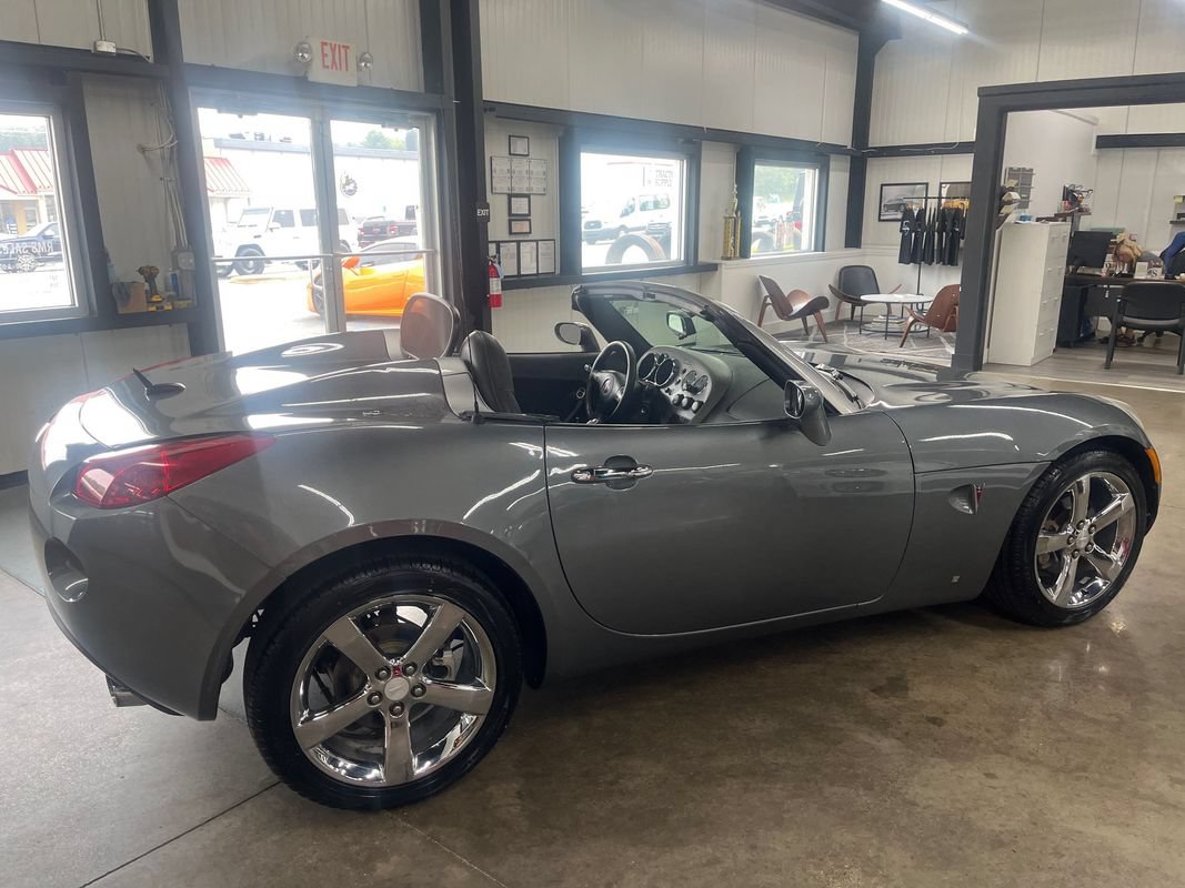 Used 2007 Pontiac Solstice Convertible w/ Premium Package RWD image 15