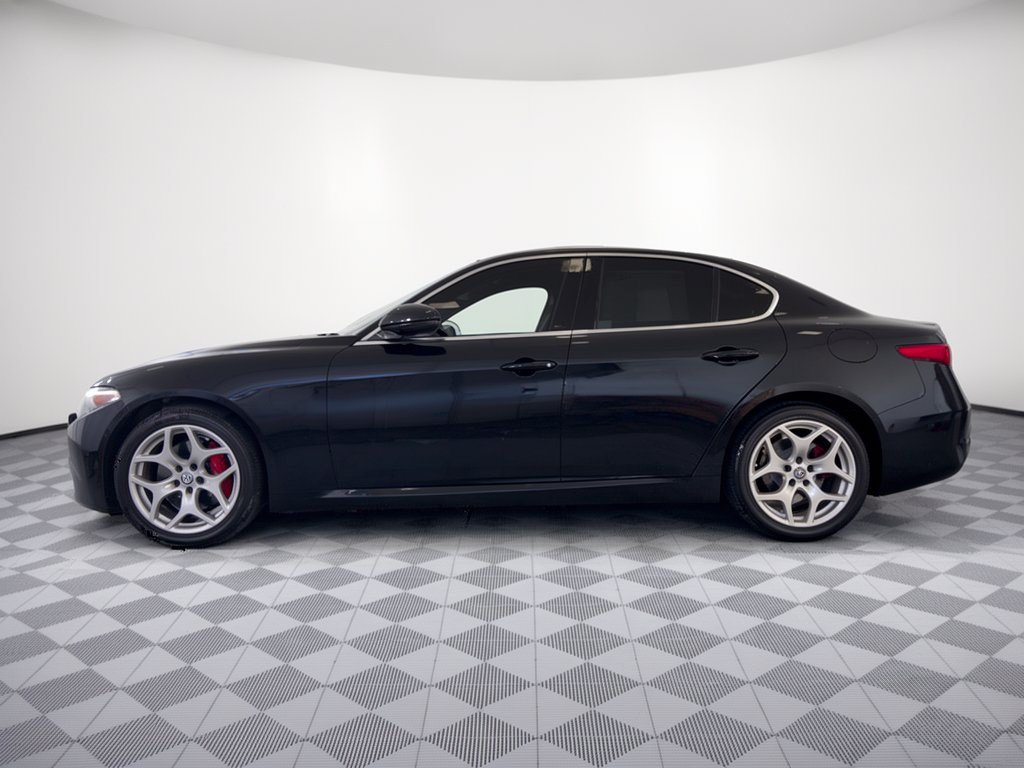 Used 2020 Alfa Romeo Giulia Ti w/ Active Blind Spot Package AWD/4WD image 2