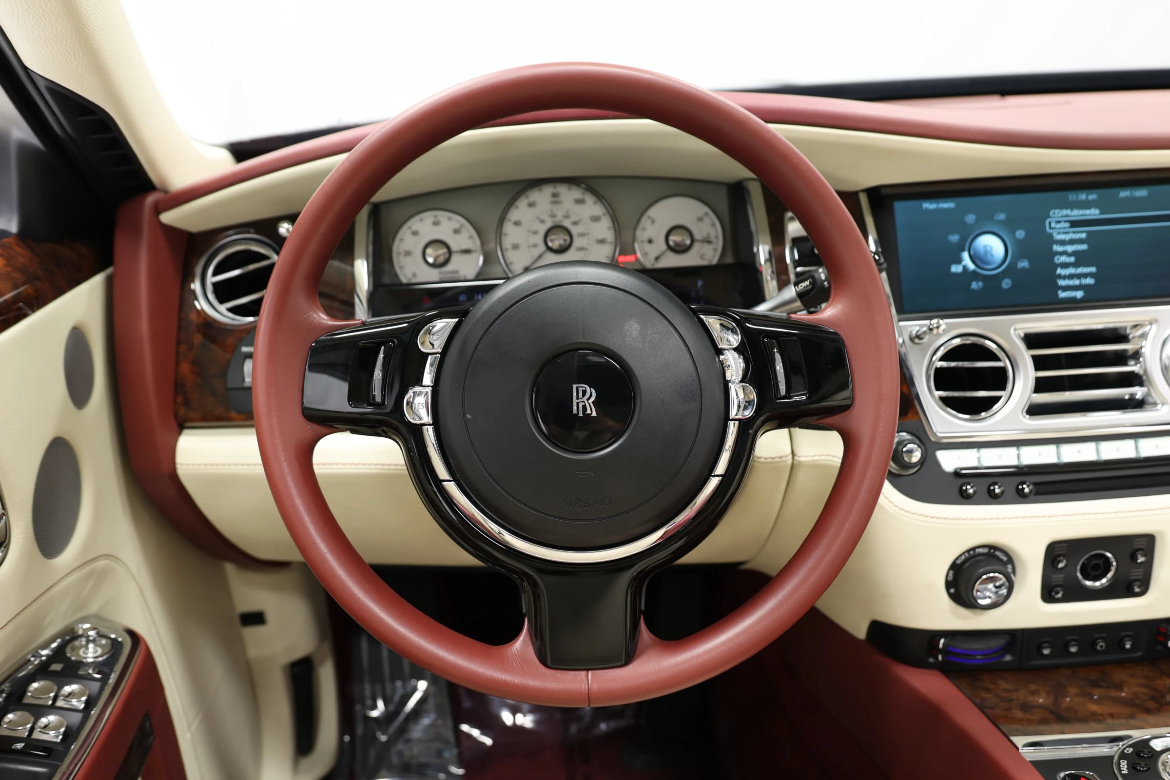 Used 2013 Rolls-Royce Ghost RWD image 25