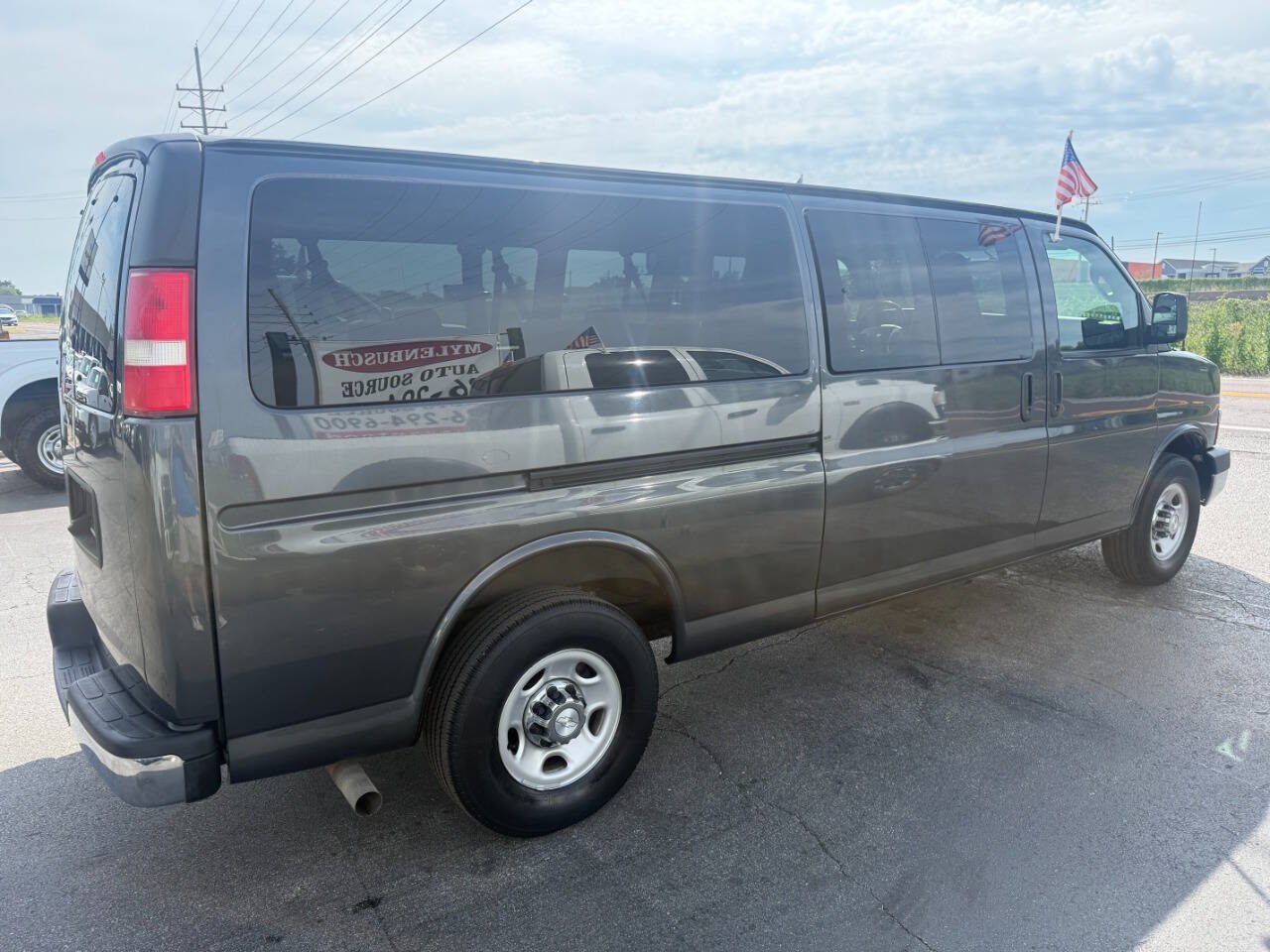 Used 2016 Chevrolet Express 3500 LT w/ LT Preferred Equipment Group RWD image 5