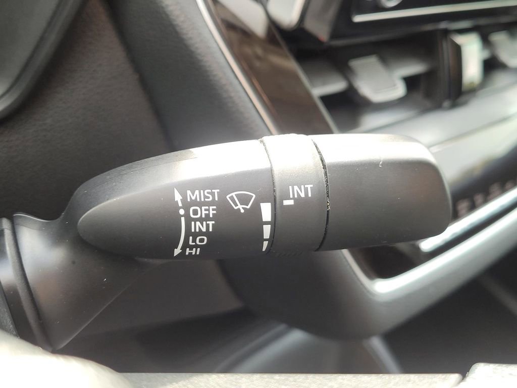 Used 2020 Toyota Corolla LE image 29