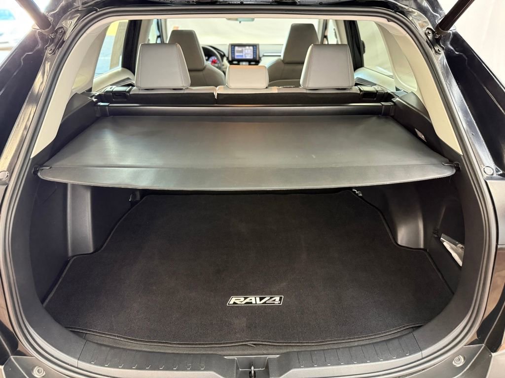 Used 2019 Toyota RAV4 XLE Premium image 20