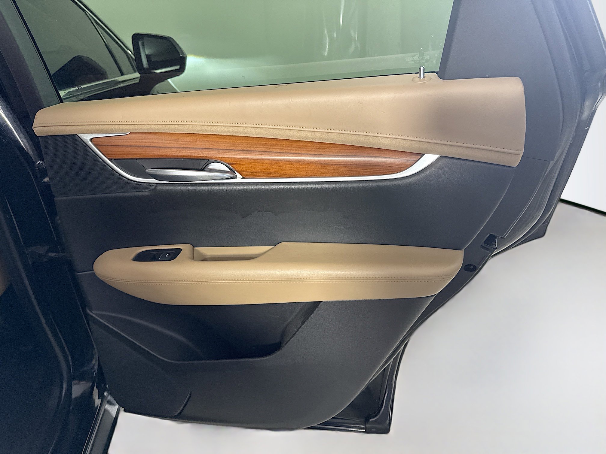 Used 2017 Cadillac XT5 Platinum image 28