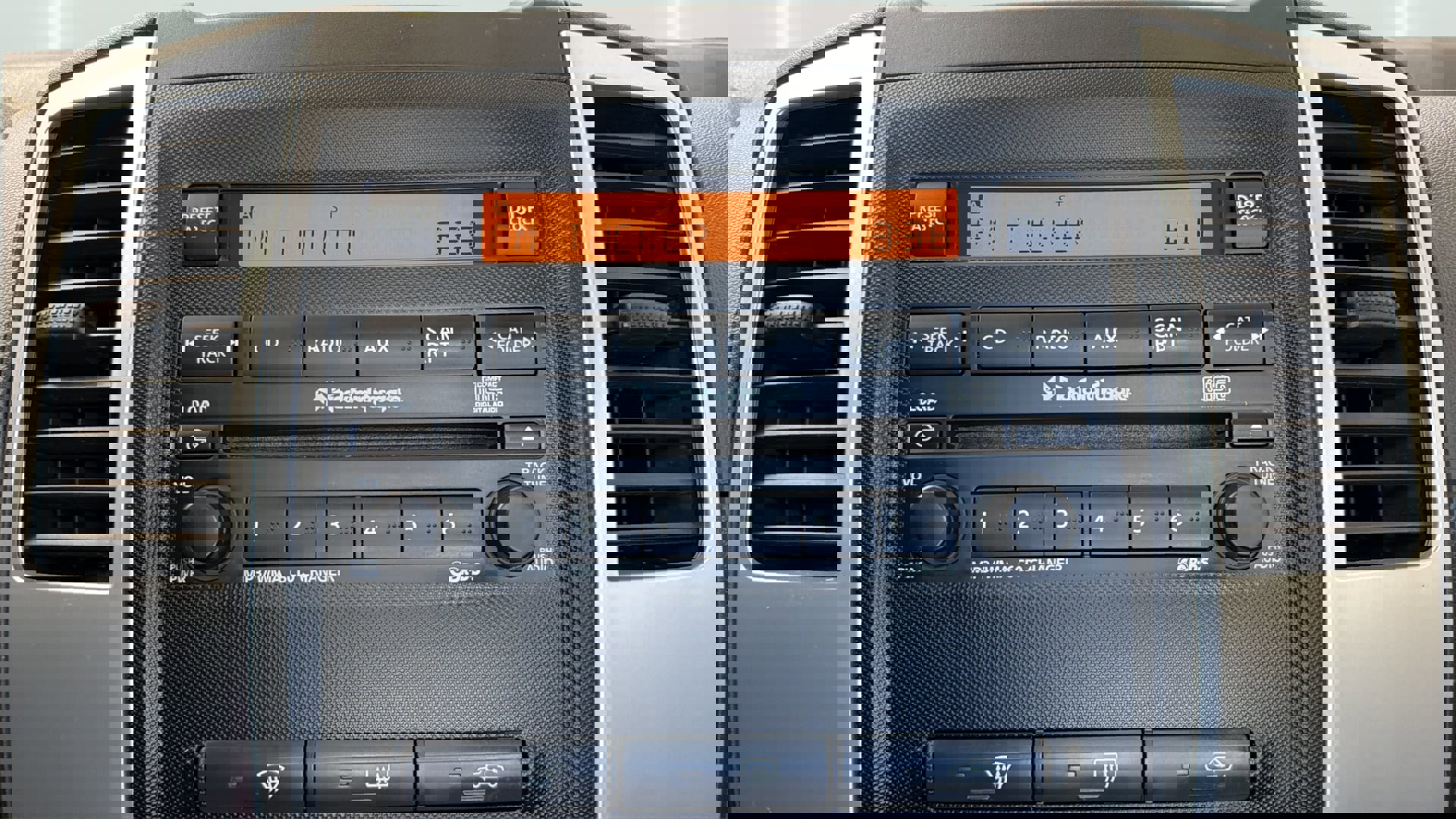 Used 2012 Nissan Xterra PRO-4X AWD/4WD image 25