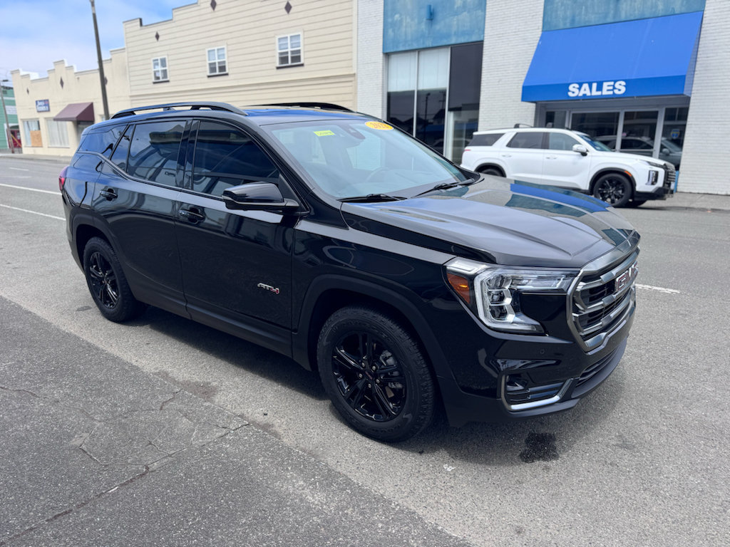 Used 2022 GMC Terrain AT4 w/ Infotainment Package II AWD/4WD image 2
